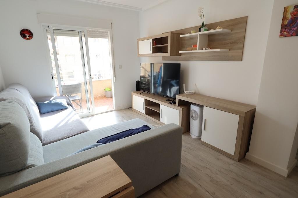 Apartment in Guardamar del Segura - Image 2