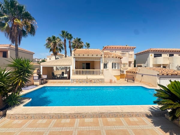 Villa in Alicante - view 1
