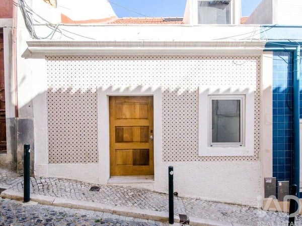 House in Lisbon - view 1