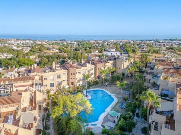 Apartment in Benahavis - view 1