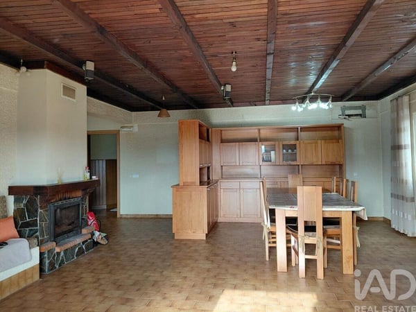 House in Casegas - view 1