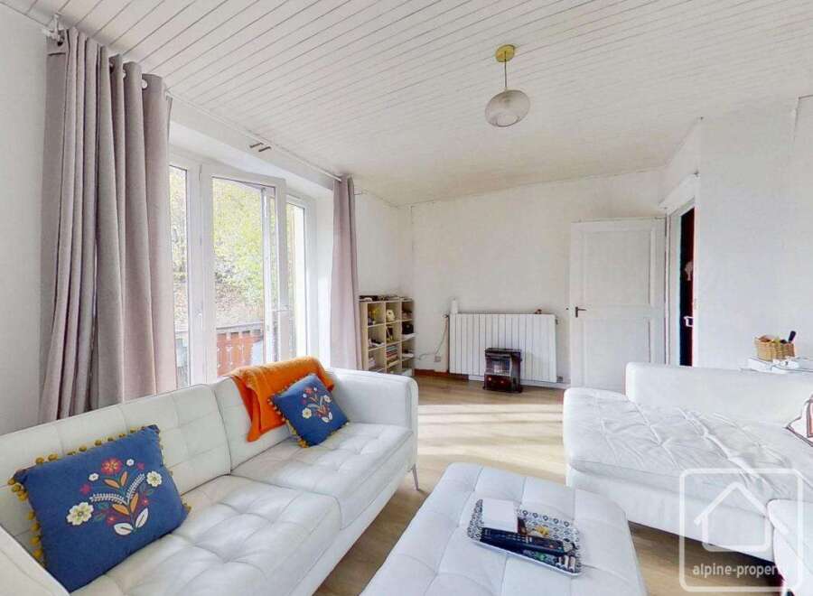 House in Bellevaux - Image 3