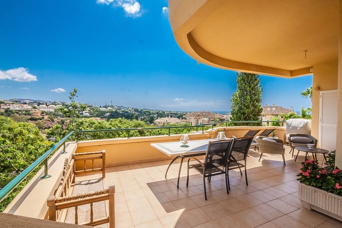 Apartment in Elviria - view 1