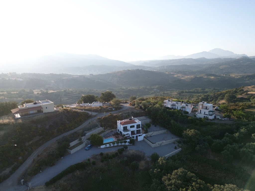 Villa in Kastellos - Image 3