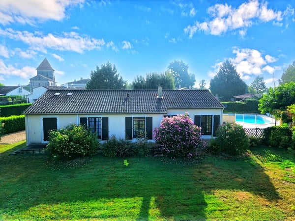 House in Montpon-Menesterol - view 1