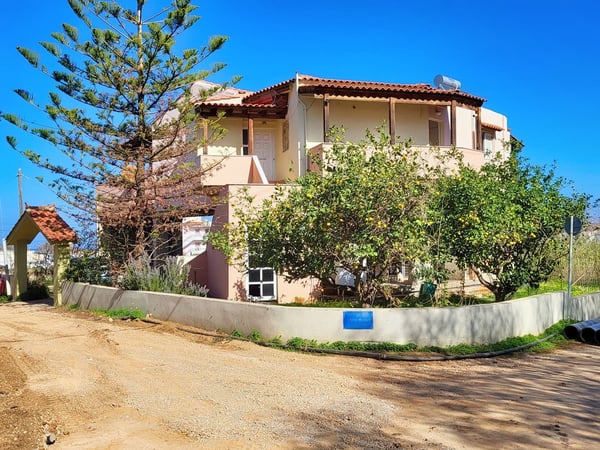 Villa in Platanes - view 1