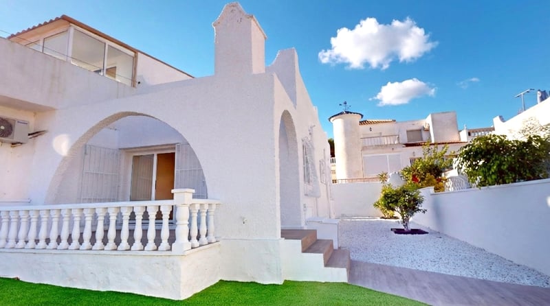 House in San Miguel de Salinas - view 1