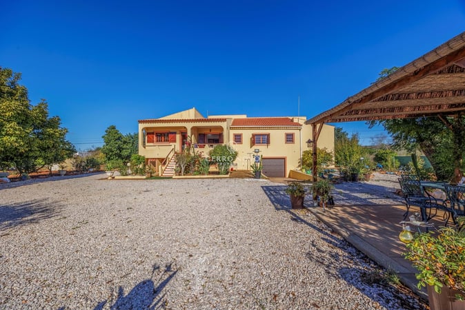 Villa in Mouricao - view 1