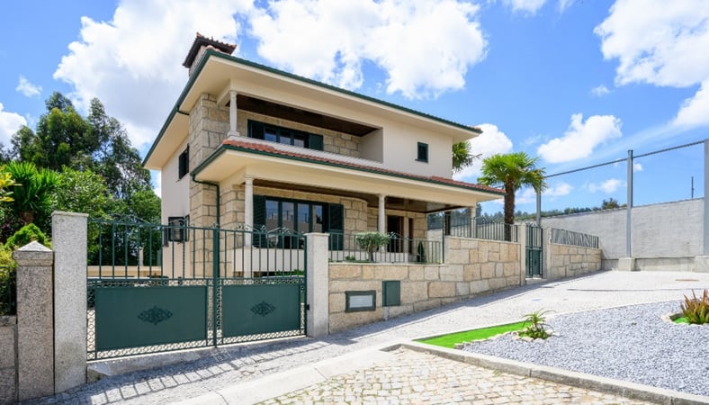 House in Castelo do Maia - view 1