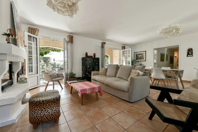 Villa in Vers-Pont-du-Gard - Image 2