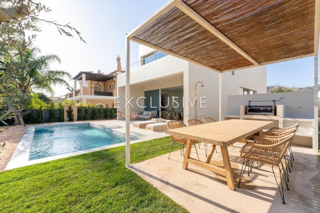 Villa in Santa Barbara de Nexe - Image 2