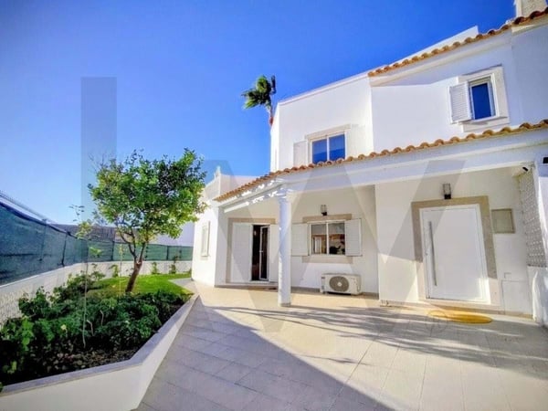 Villa in Quelfes - view 1