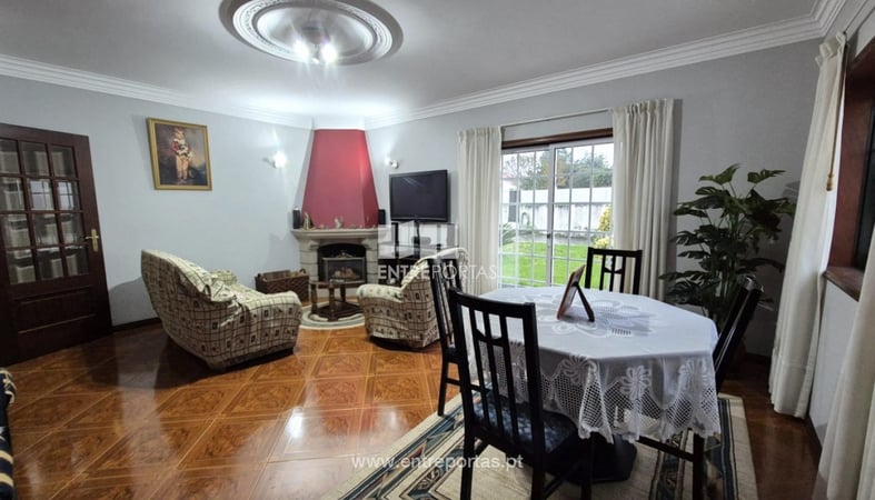 House in Deao - view 1