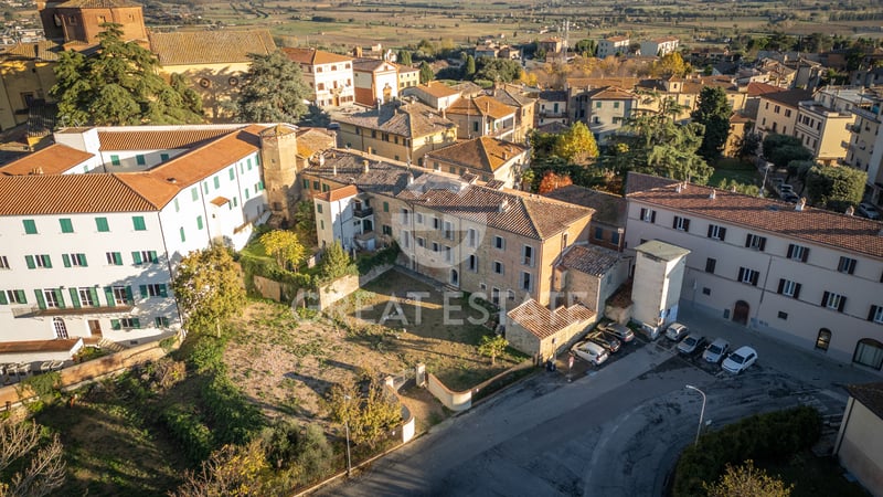 House in Sinalunga - view 1