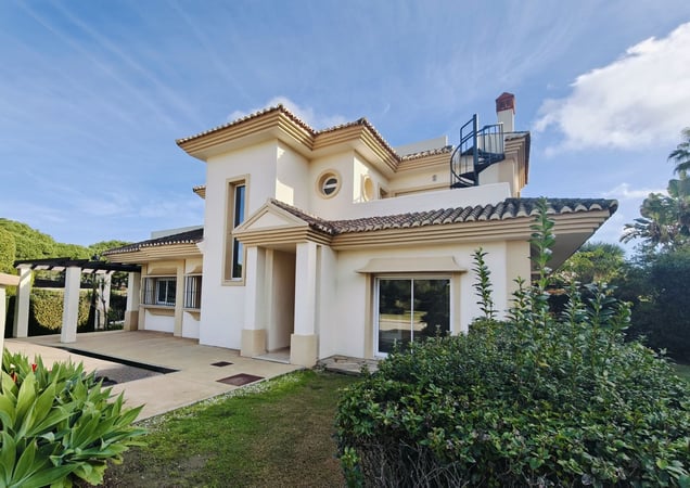 House in Urbanizacion San Roque Club - view 1