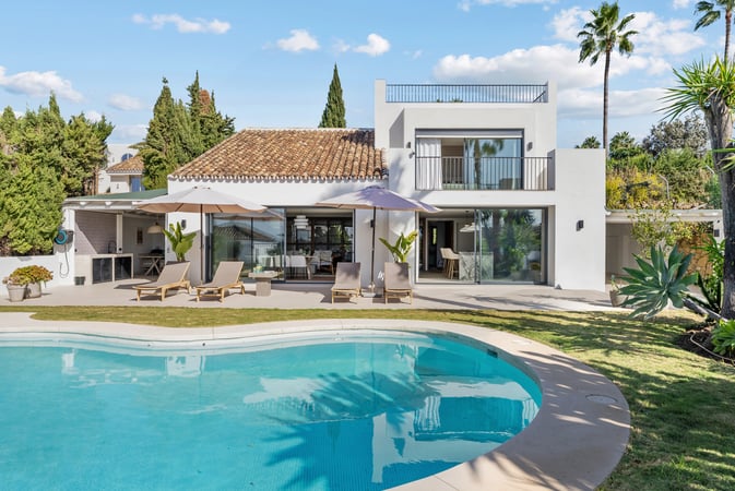 Villa in Nueva Andalucia - view 1