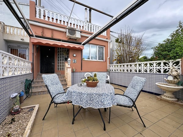 House in La Nucia - view 1