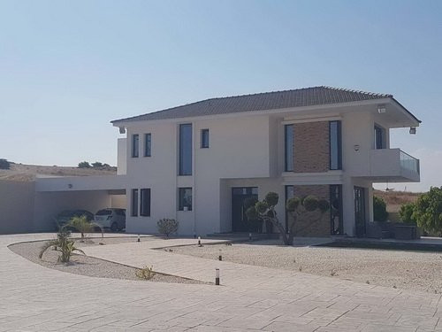 House in Aradippou - view 1