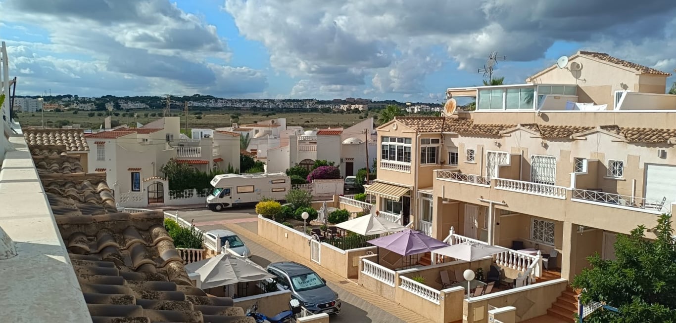 House in Urbanizacion los Balcones - Image 3
