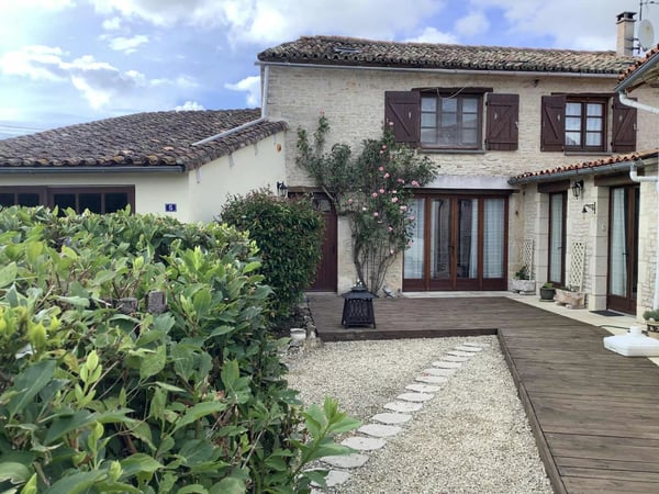 House in Pamproux - view 1