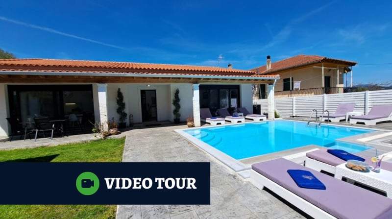 Villa in Mesongi - view 1