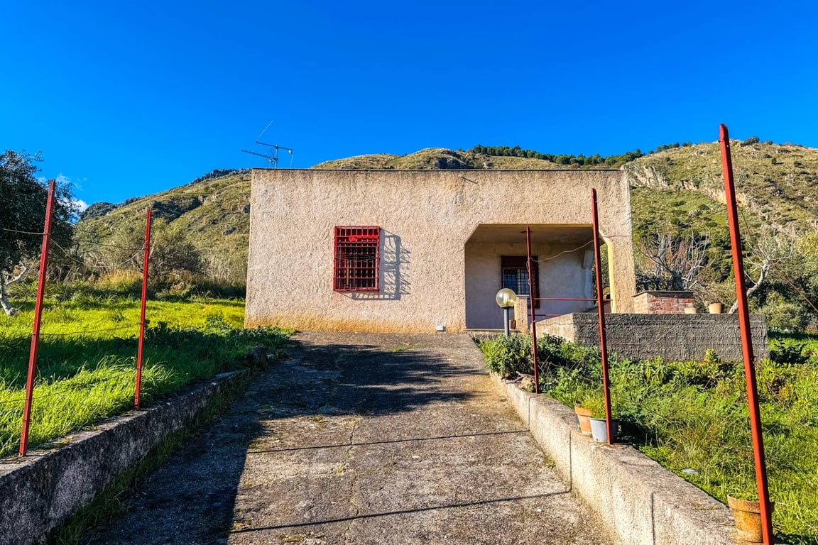 House in Caccamo - Image 2