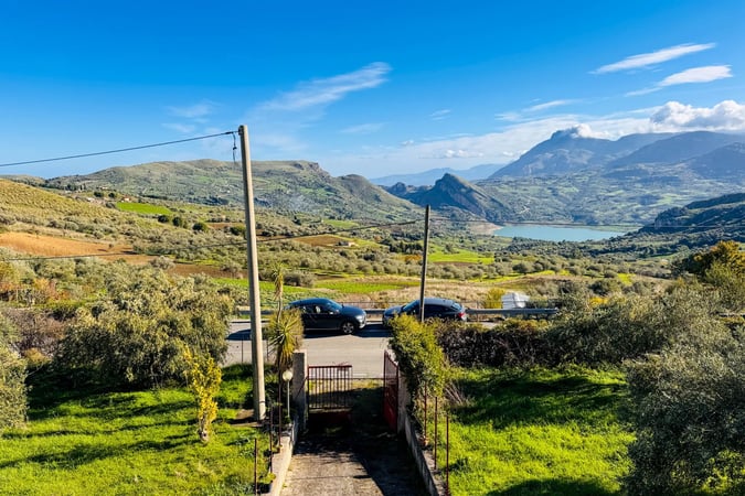 House in Caccamo - view 1