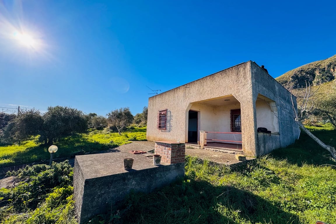 House in Caccamo - Image 3