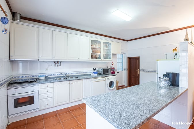 Villa in Vales - view 1