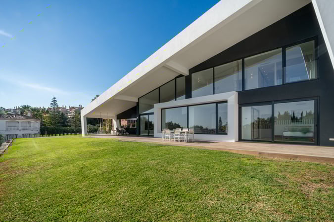 Villa in Bel-Air - view 1