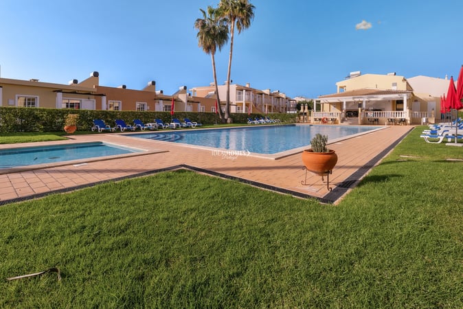 Villa in Pera - view 1