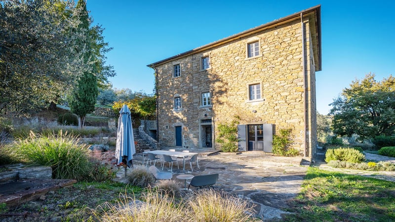 House in Monte San Savino - view 1