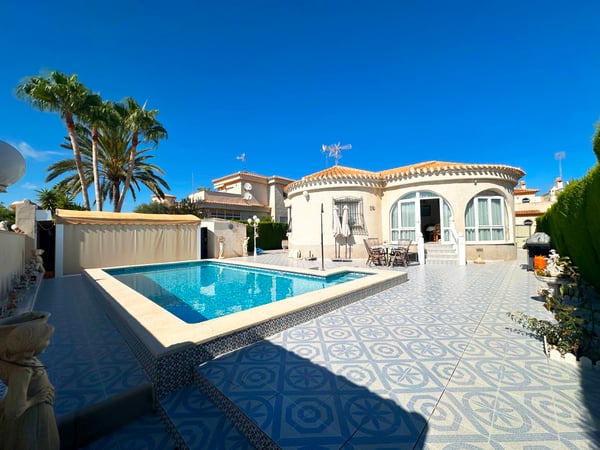 Villa in Playa Flamenca - view 1