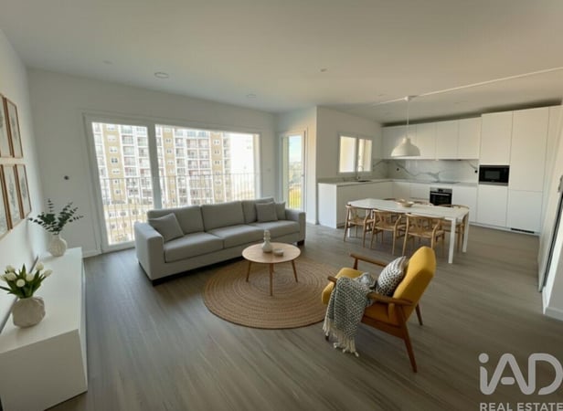 Apartment in Corroios - view 1