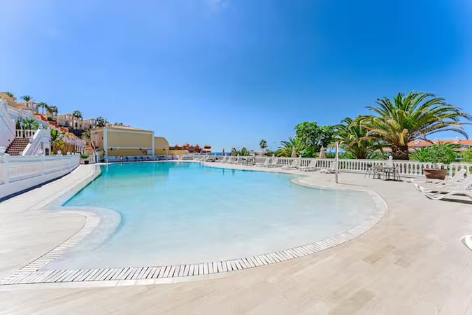 Apartment in Playa de Fanabe - view 1