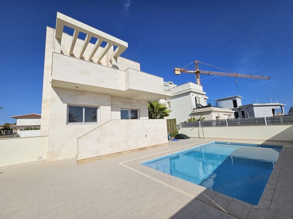Villa in La Zenia - view 1