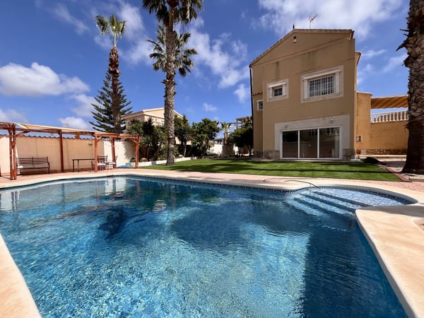 Villa in La Zenia - view 1