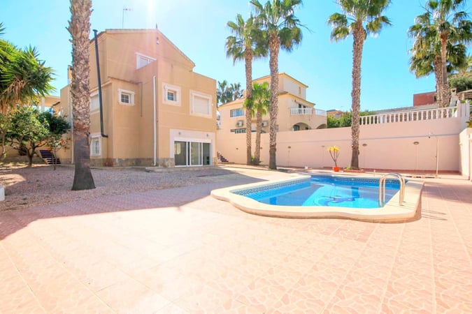 Villa in La Zenia - view 1
