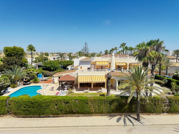 Villa in La Zenia - view 1