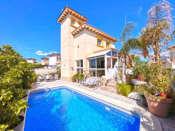 Villa in La Zenia - view 1