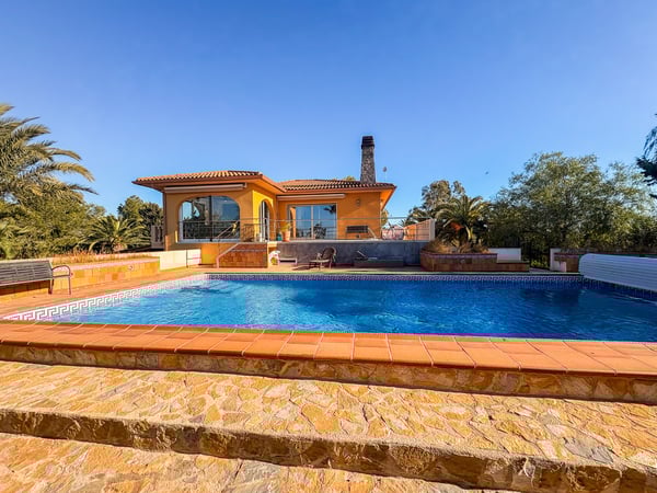 Villa in Elche - view 1