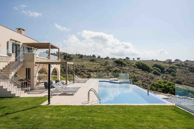 Villa in Drapanos - view 1