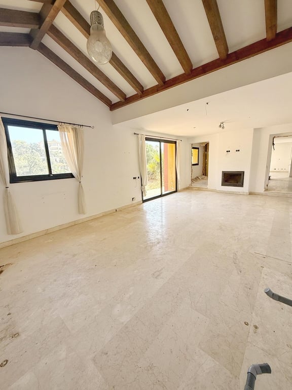 Villa in Elviria - Image 3