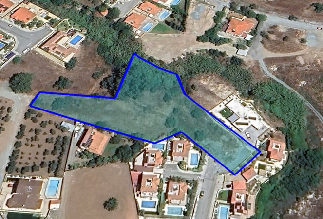 House in Kato Pyrgos - view 1