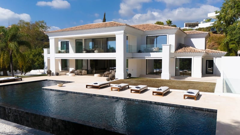 Villa in Benahavis - view 1