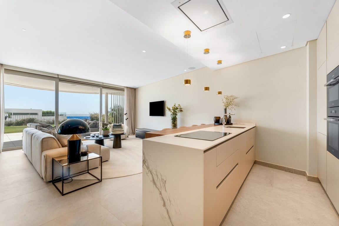 Apartment in Benahavis - Image 2