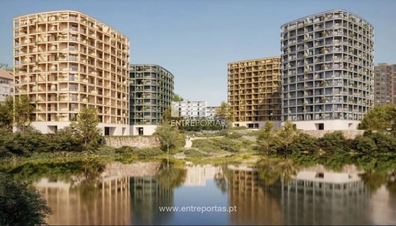 House in Paranhos - view 1