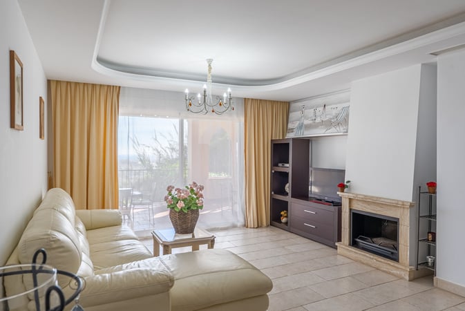 Apartment in Benahavis - view 1