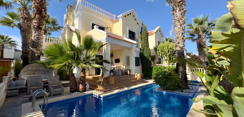 House in Los Dolses - view 1