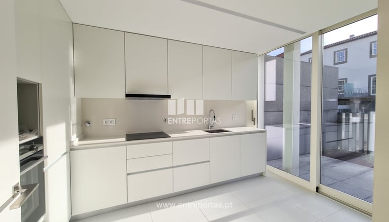 House in Meadela - view 1